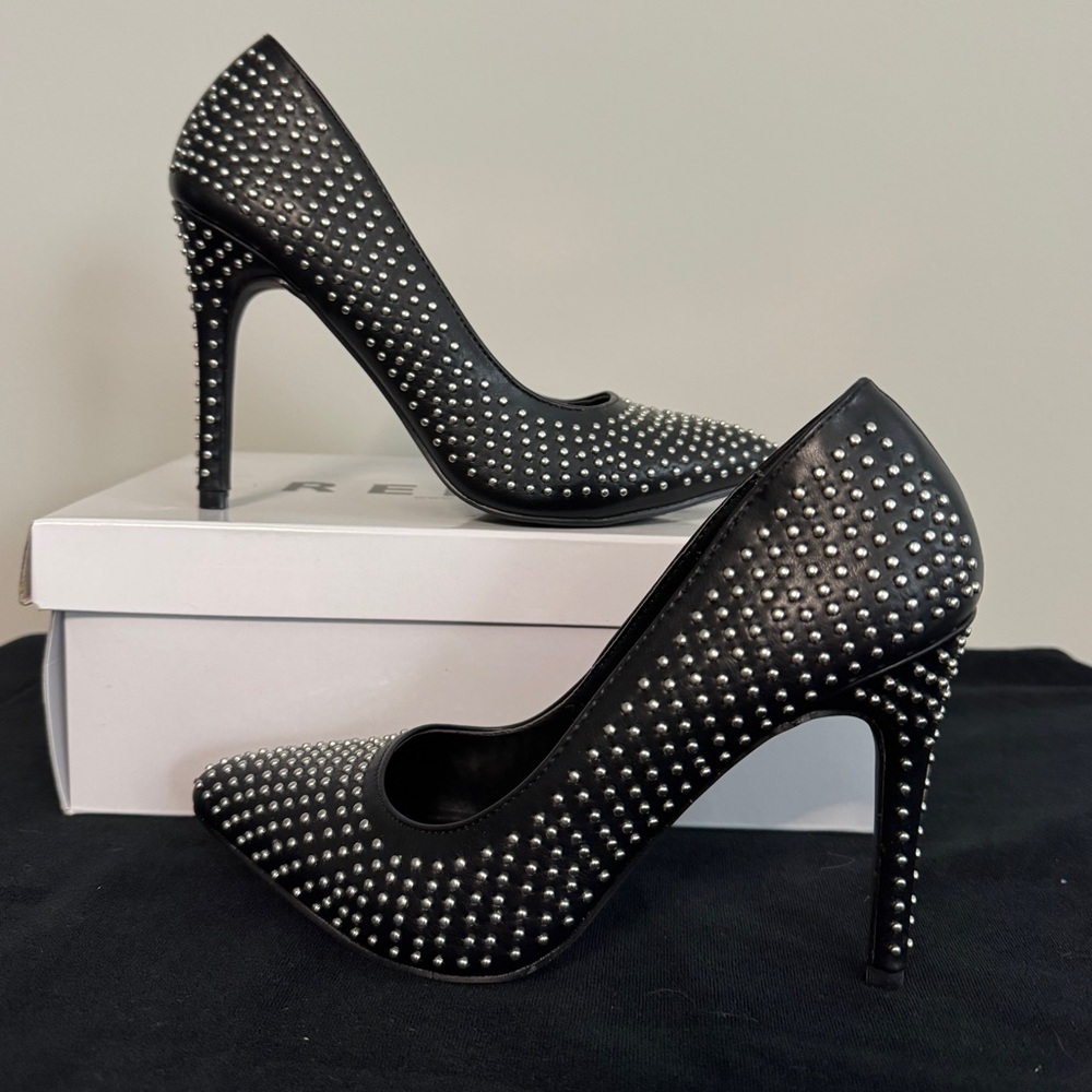 Black Studded Pointed-Toe Stiletto Pumps - new still in box size 7 1/2